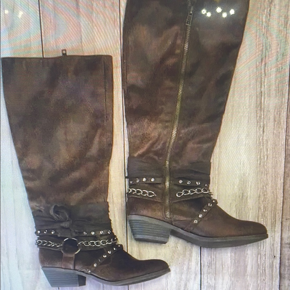 Brown Heeled Boots with Chains
